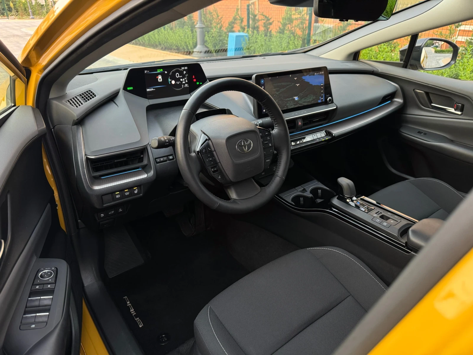Toyota Prius 10 ГОДИНИ ГАРАНЦИЯ / Plug in Hybrid / НАЛИЧЕН - изображение 9