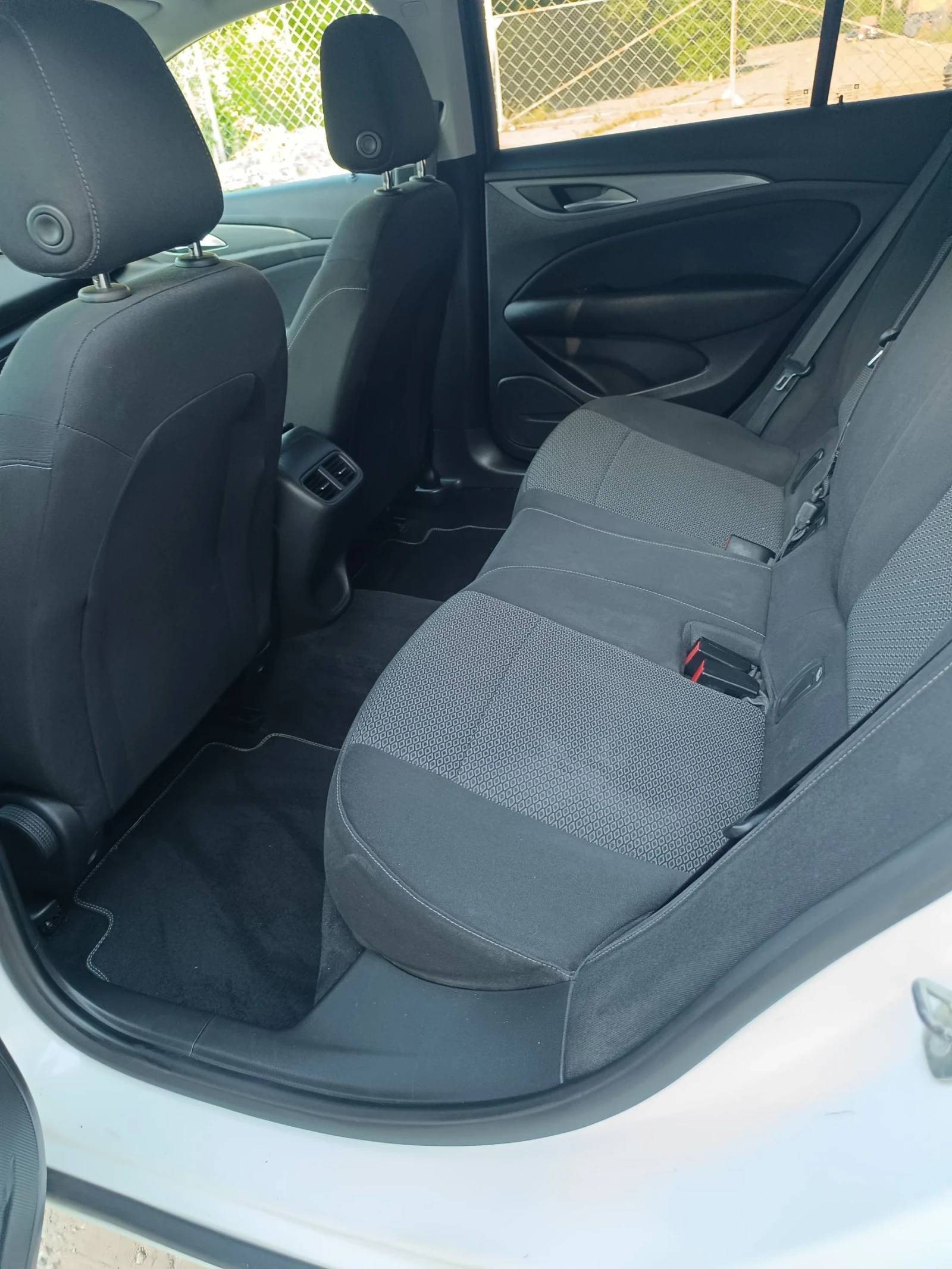 Opel Insignia 1.6 D Euro 6 | Mobile.bg — изображение 13