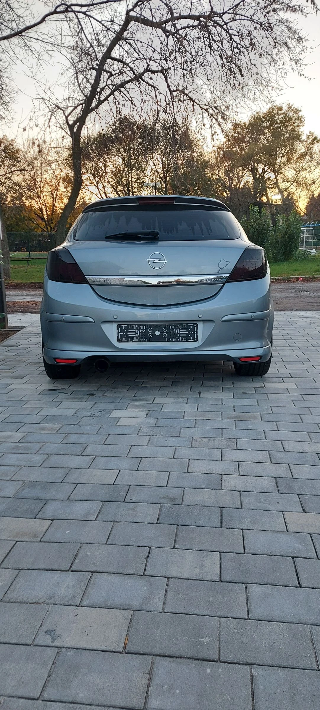 Opel Astra GTC Turbo - изображение 2