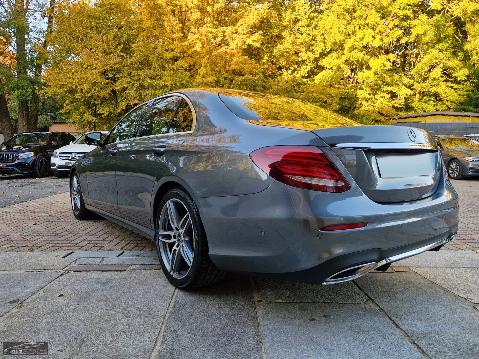 Mercedes-Benz E 300 AMG/245HP/NAVI/360/LED/AMBI/PANO/787v - изображение 4