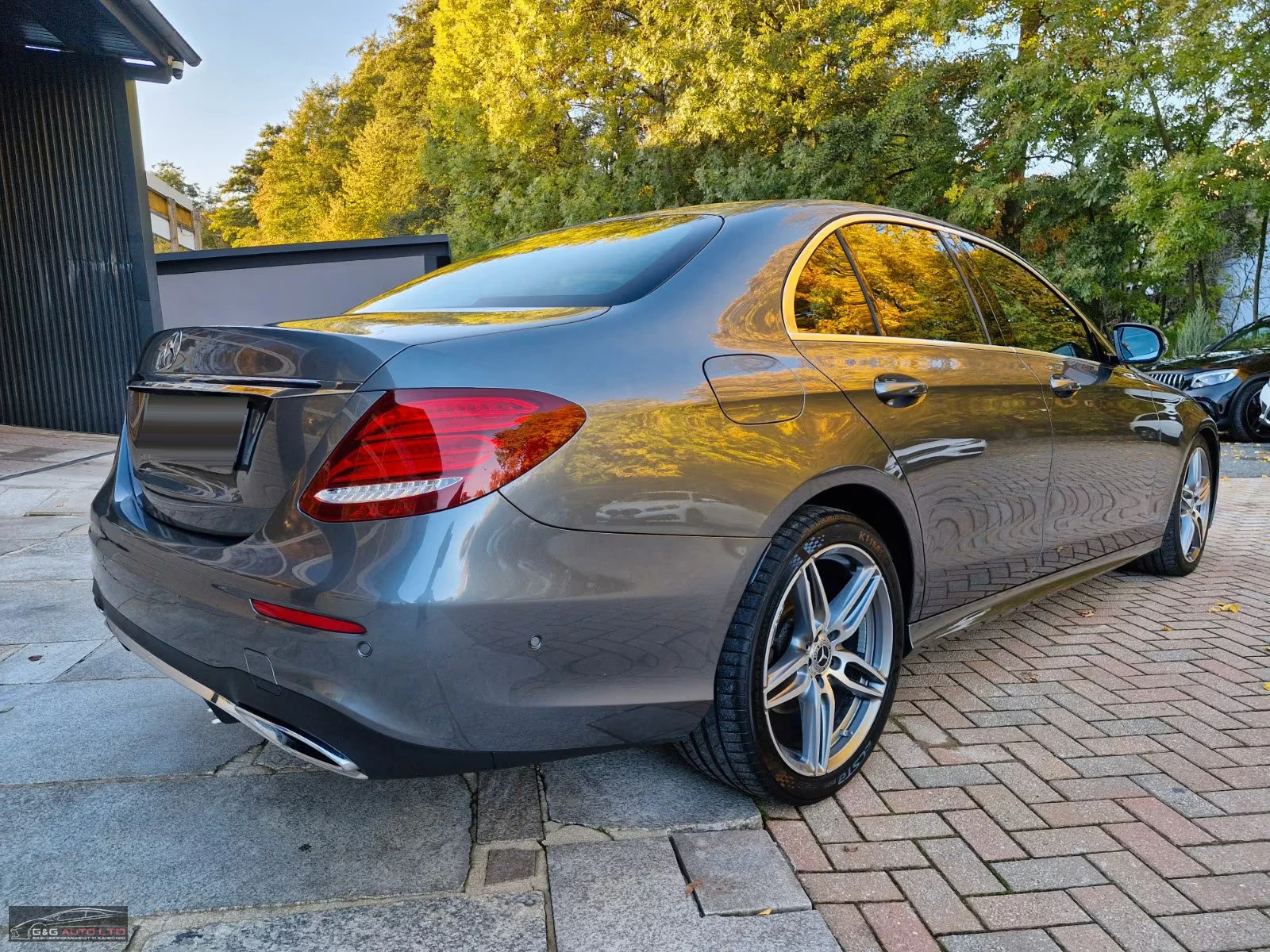 Mercedes-Benz E 300 AMG/245HP/NAVI/360/LED/AMBI/PANO/787v - изображение 7