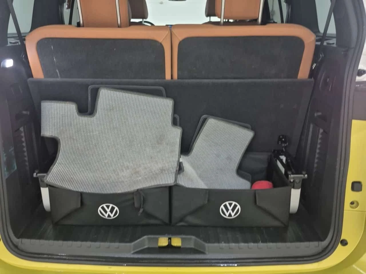 VW ID.Buzz 1ST EDITION * 360 КАМЕРИ* ОБДУХВАНЕ* ПАНО* CARFAX, снимка 14 - Автомобили и джипове - 53782200