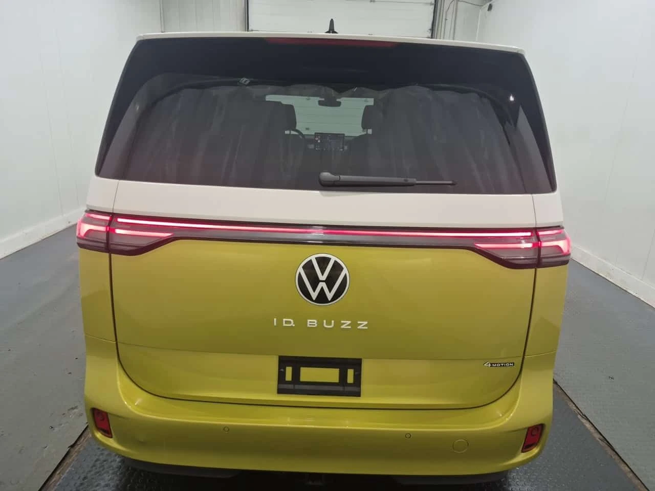 VW ID.Buzz 1ST EDITION * 360 КАМЕРИ* ОБДУХВАНЕ* ПАНО* CARFAX - изображение 6