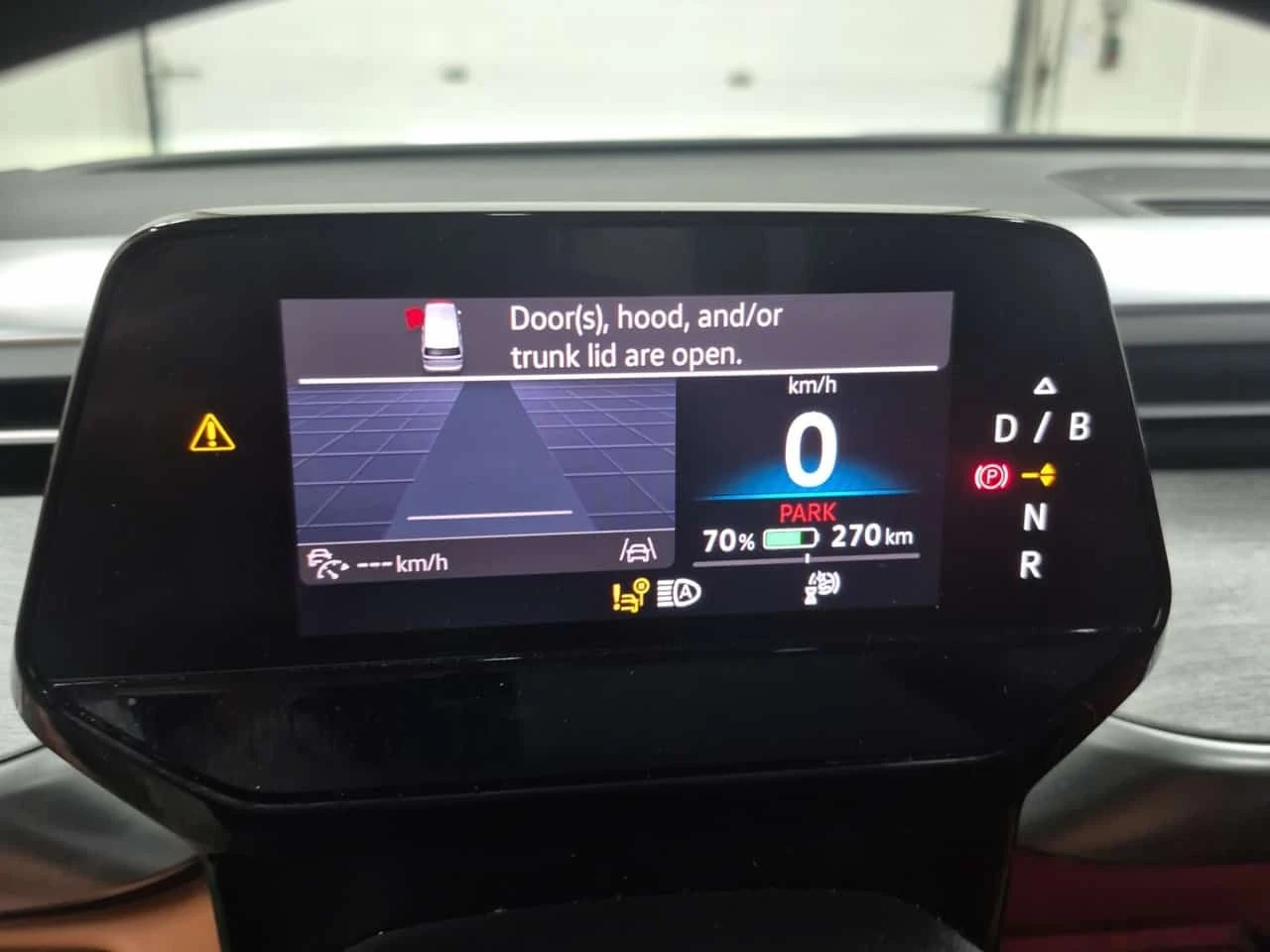 VW ID.Buzz 1ST EDITION * 360 КАМЕРИ* ОБДУХВАНЕ* ПАНО* CARFAX - изображение 9