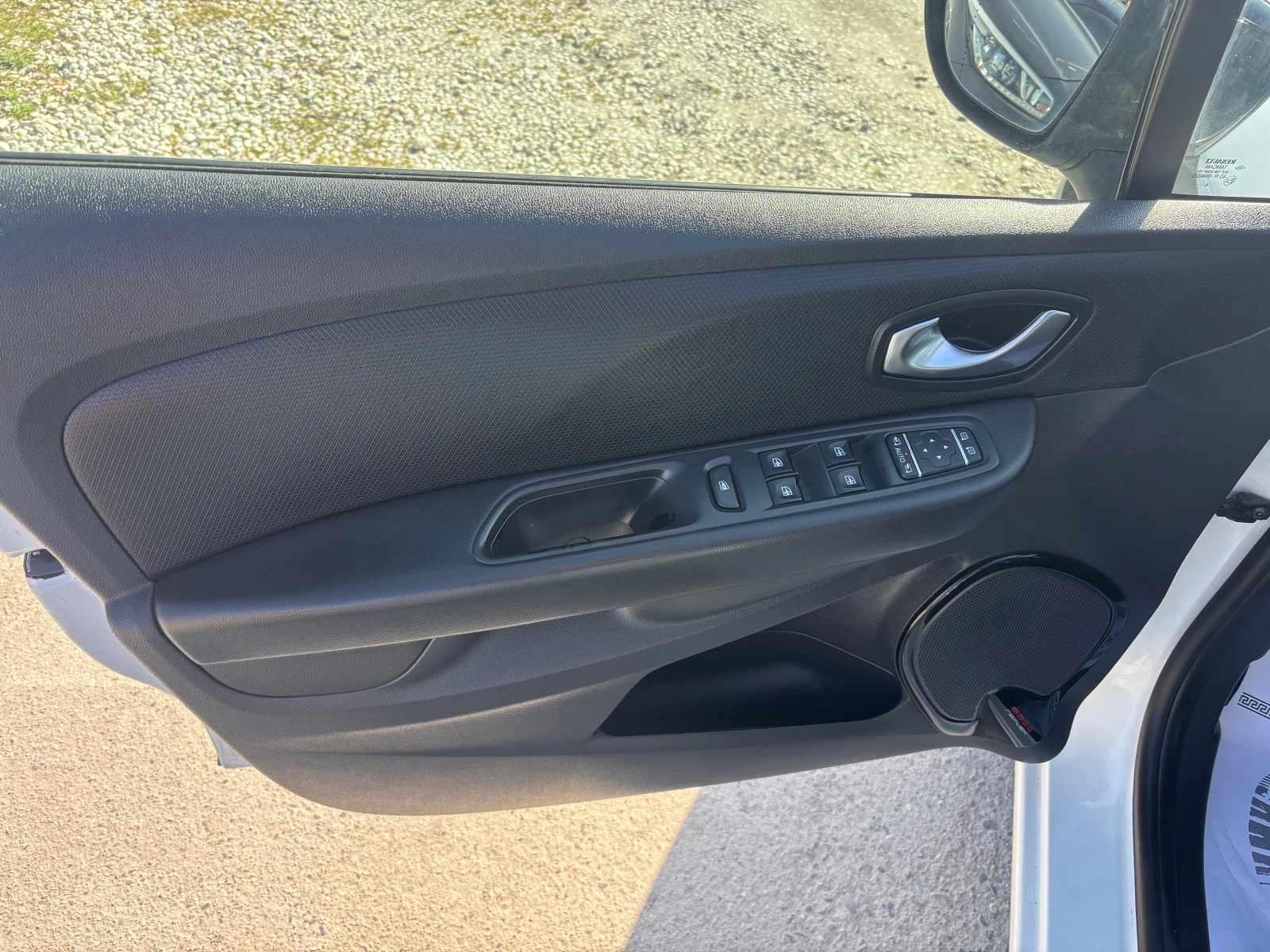 Renault Clio Full Led/EURO 6, снимка 10 - Автомобили и джипове - 53829492