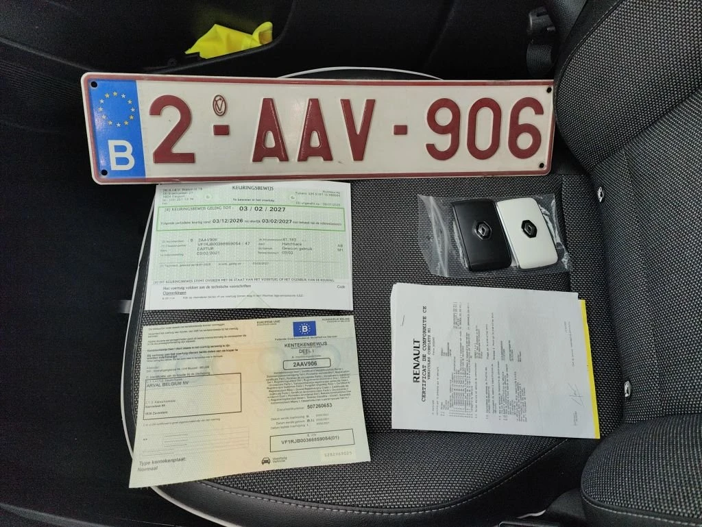 Renault Captur 1.3 TCe Intens, снимка 14 - Автомобили и джипове - 54358774