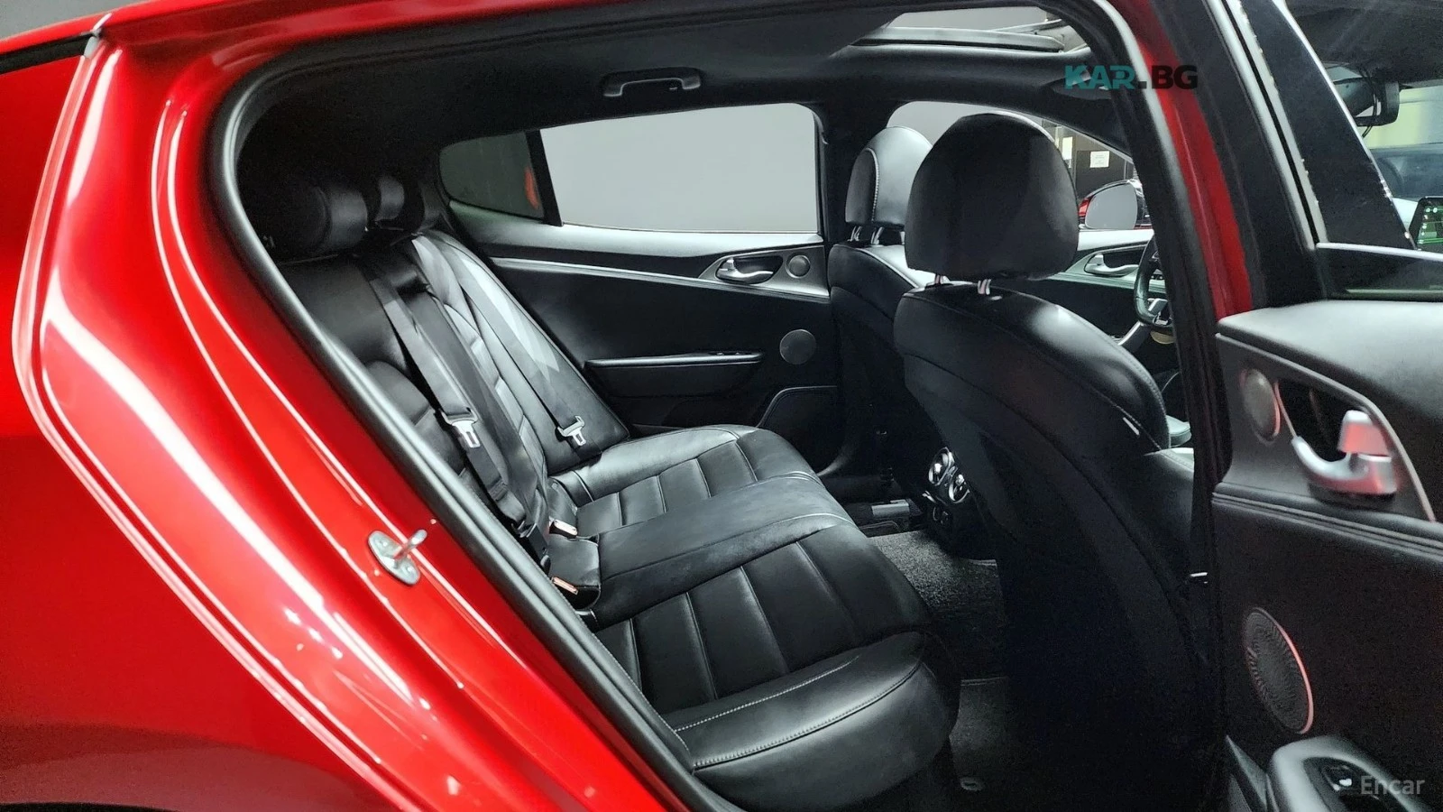 Kia Stinger * 3.3T* AWD* GT* ПОДГРЕВ* ОБДУХВАНЕ* ПАНО* 360* HU, снимка 11 - Автомобили и джипове - 55261637