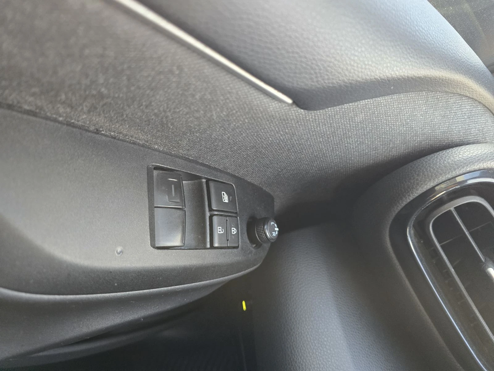 Toyota Yaris 1.5 Hybrid 92hp EDC, снимка 12 - Автомобили и джипове - 56289466
