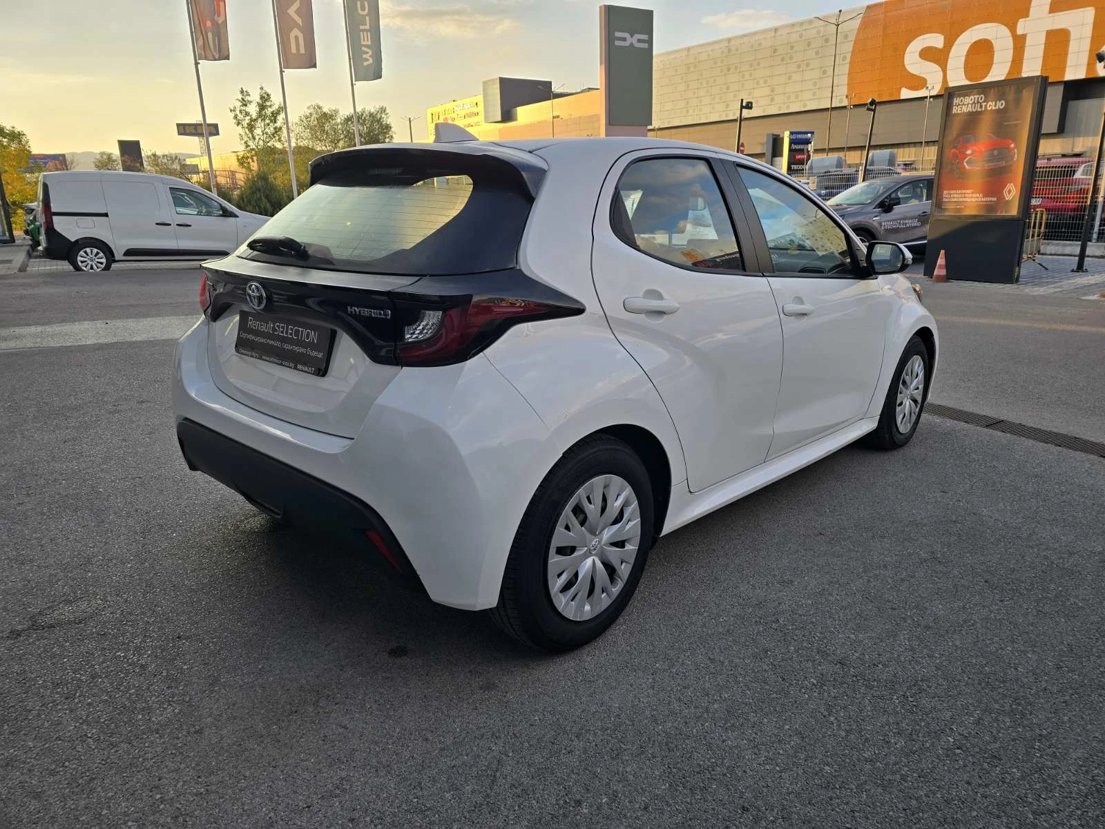 Toyota Yaris 1.5 Hybrid 92hp EDC, снимка 5 - Автомобили и джипове - 56289466