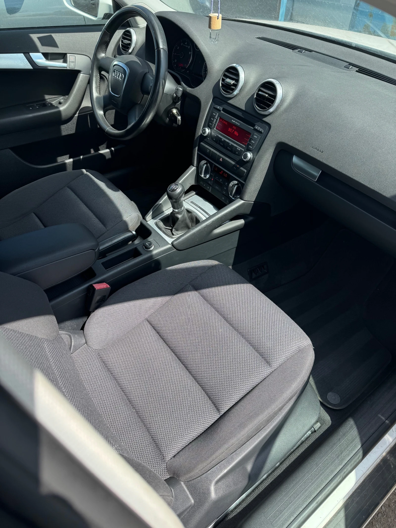 Audi A3 1.6i 102кс Facelift, снимка 11 - Автомобили и джипове - 56425479