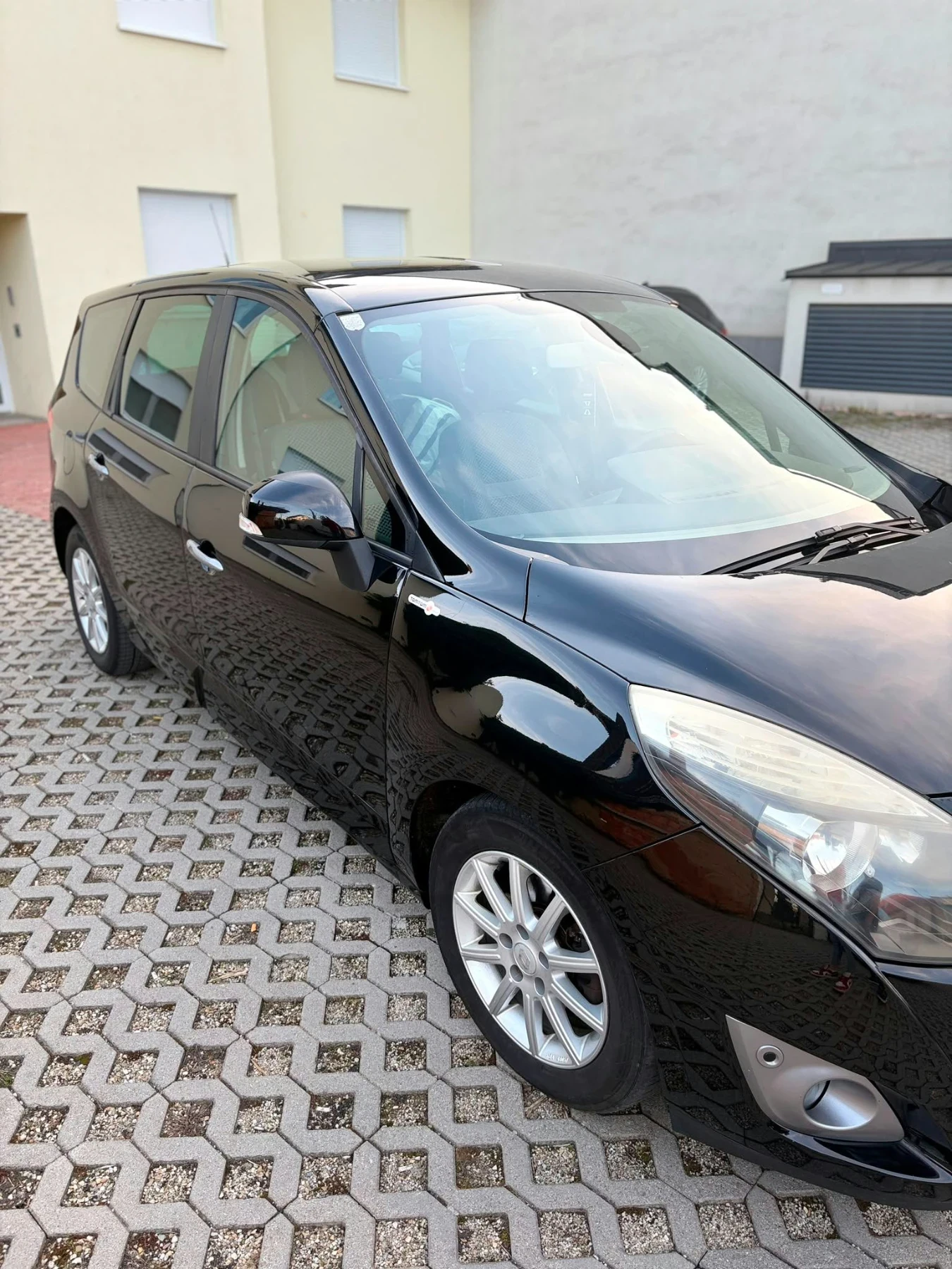 Renault Grand scenic 1.6dci, снимка 2 - Автомобили и джипове - 56548904