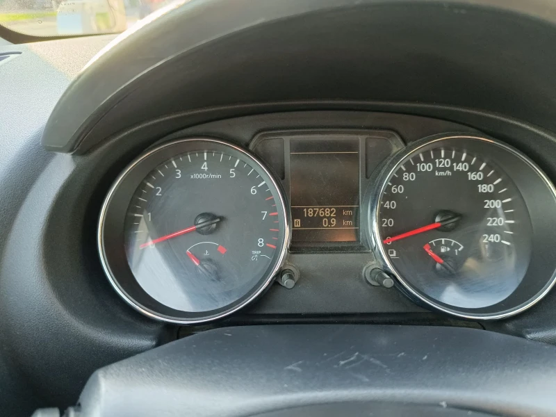 Nissan Qashqai 1.6i автоматик, снимка 16 - Автомобили и джипове - 47333885