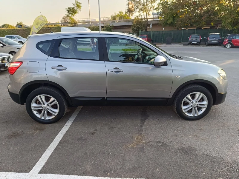 Nissan Qashqai 1.6i автоматик, снимка 4 - Автомобили и джипове - 47333885