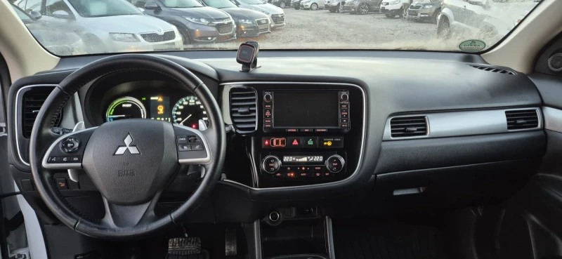 Mitsubishi Outlander 2.0i+ 4x4+ PHEV, снимка 5 - Автомобили и джипове - 48551391