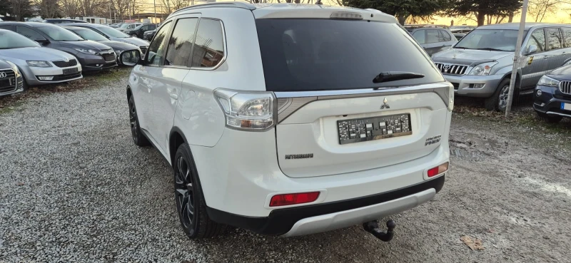 Mitsubishi Outlander 2.0i+ 4x4+ PHEV, снимка 3 - Автомобили и джипове - 48551391