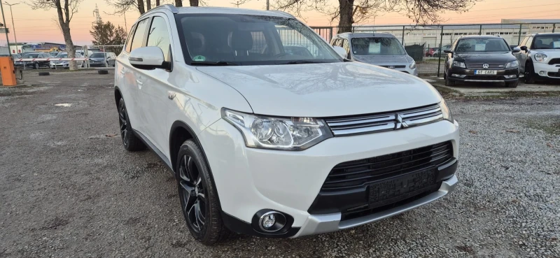 Mitsubishi Outlander 2.0i+ 4x4+ PHEV, снимка 1 - Автомобили и джипове - 48551391