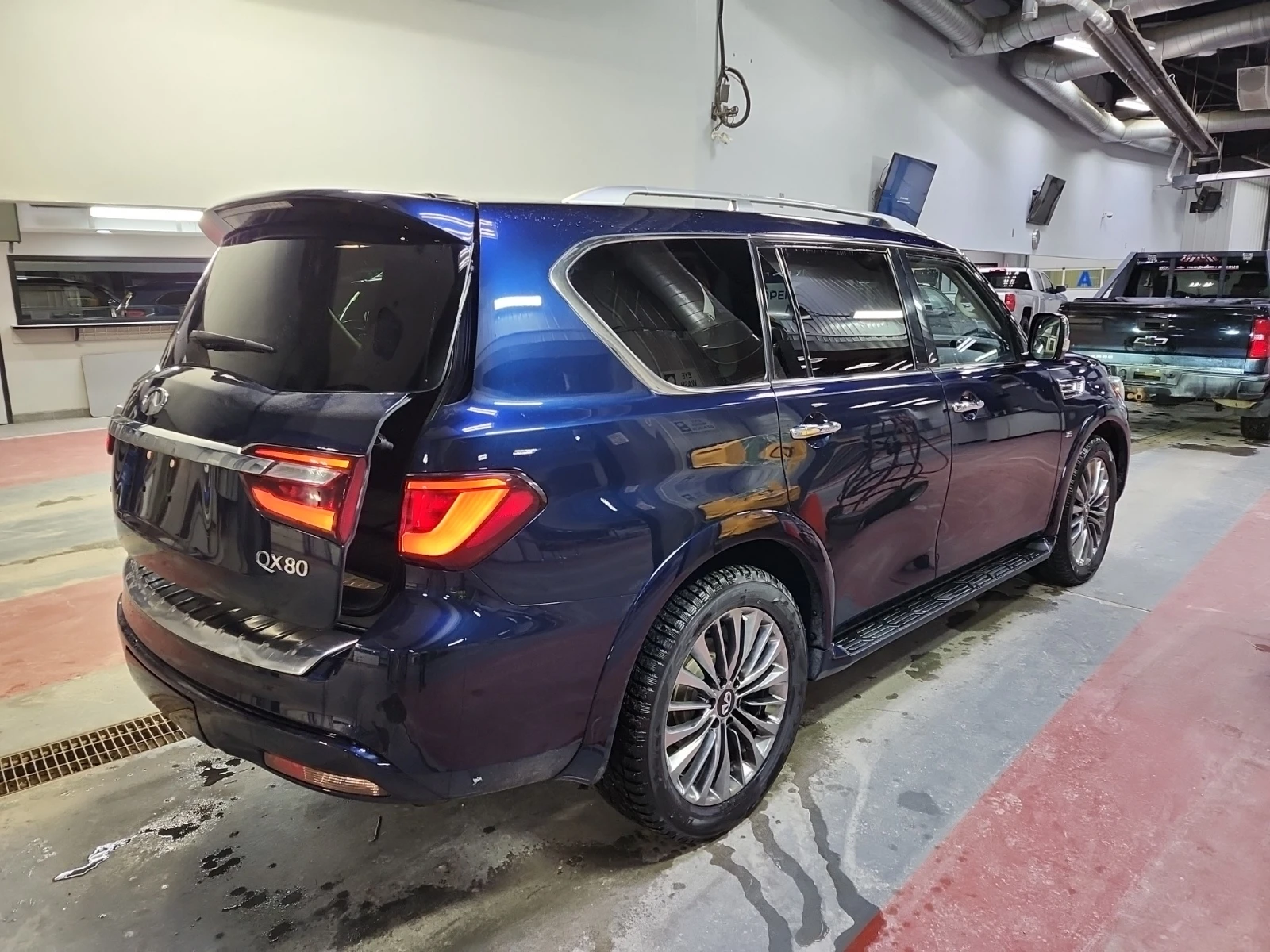 Infiniti QX80 LUXE| ПОДГРЕВИ И ОХЛАЖДАНЕ| 2 КЛЮЧА| 7 МЕСТЕН - изображение 3