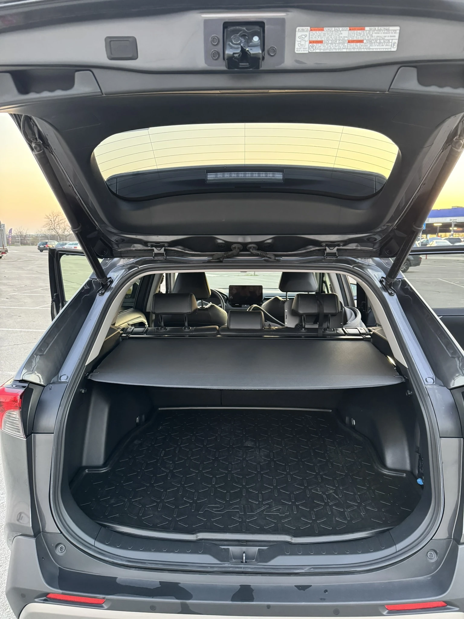 Toyota Rav4 Luxury, снимка 15 - Автомобили и джипове - 54102428