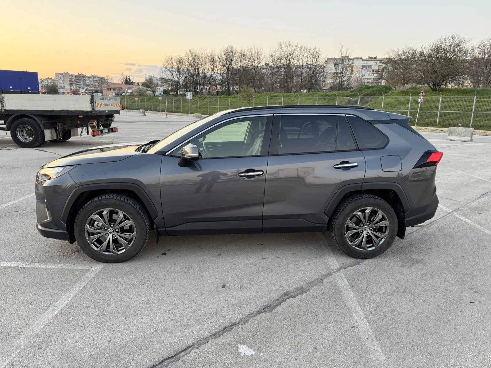 Toyota Rav4 Luxury, снимка 7 - Автомобили и джипове - 54102428