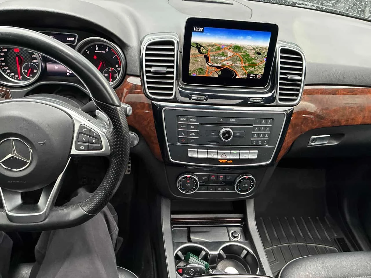 Mercedes-Benz GLE 43 AMG 4MATIC* DISTRONIC* H/K* 360* ВИДЕО* , снимка 9 - Автомобили и джипове - 54160875