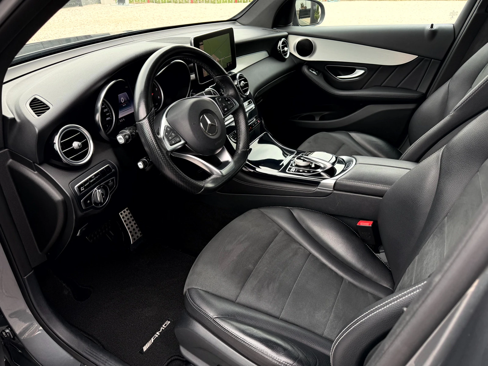 Mercedes-Benz GLC 250 d 4MATIC AMG LINE 9G-TRONIC , снимка 9 - Автомобили и джипове - 54164826