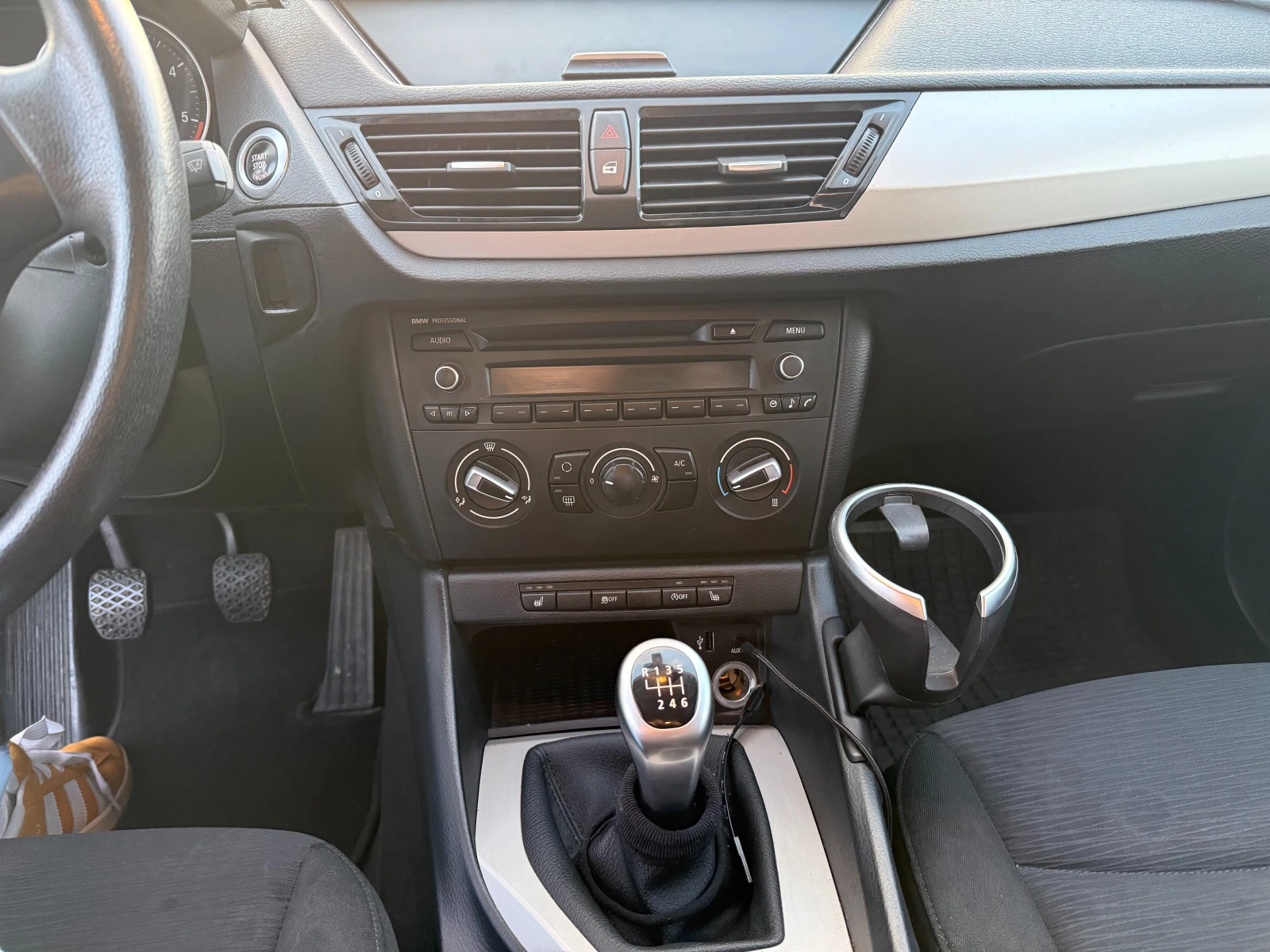 BMW X1 1.8SDRIVE СЕРВИЗНА ИСТОРИЯ, снимка 8 - Автомобили и джипове - 54305111