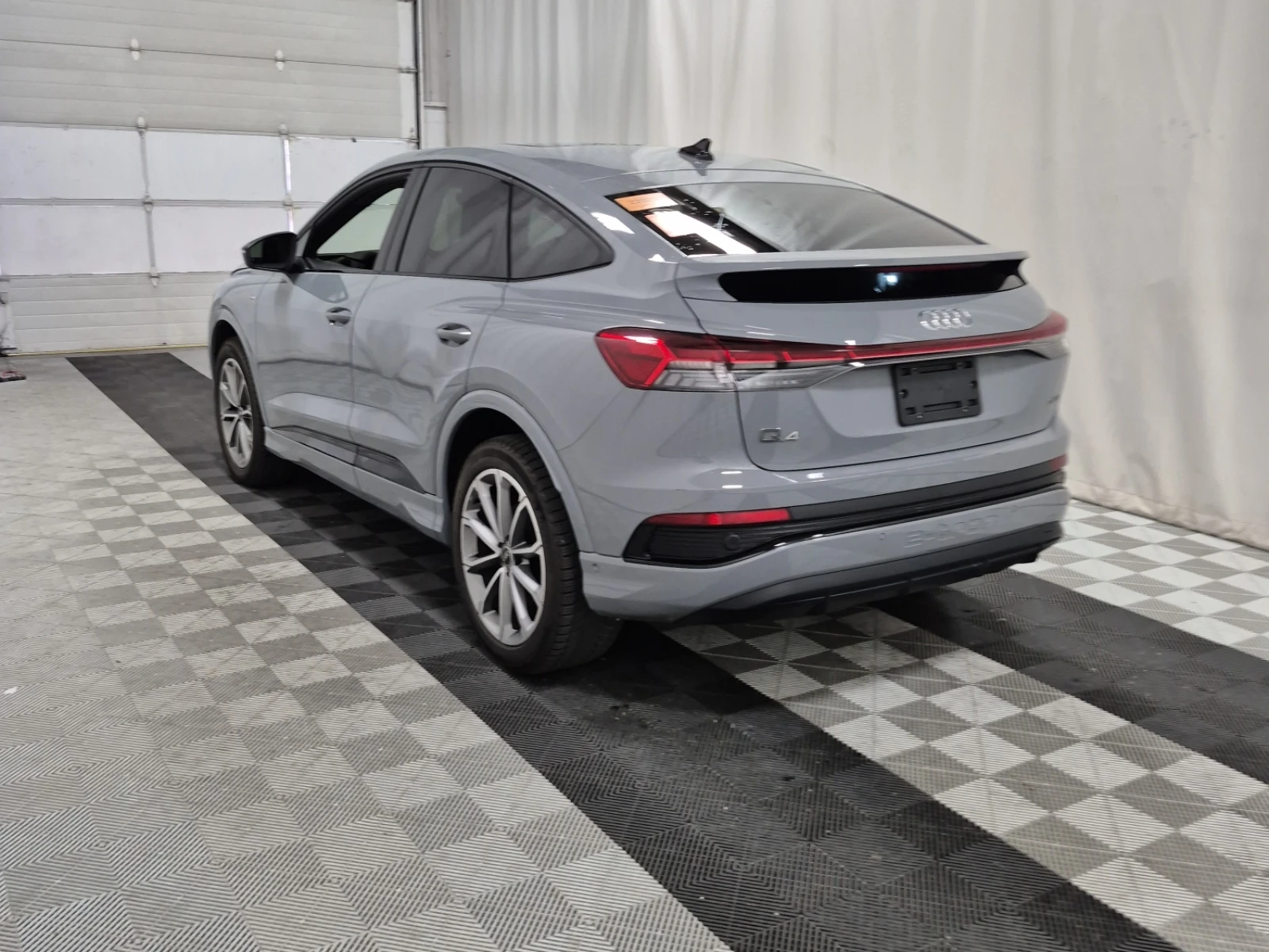 Audi Q4  e-tron Sportback 50 quattro, снимка 6 - Автомобили и джипове - 54454465