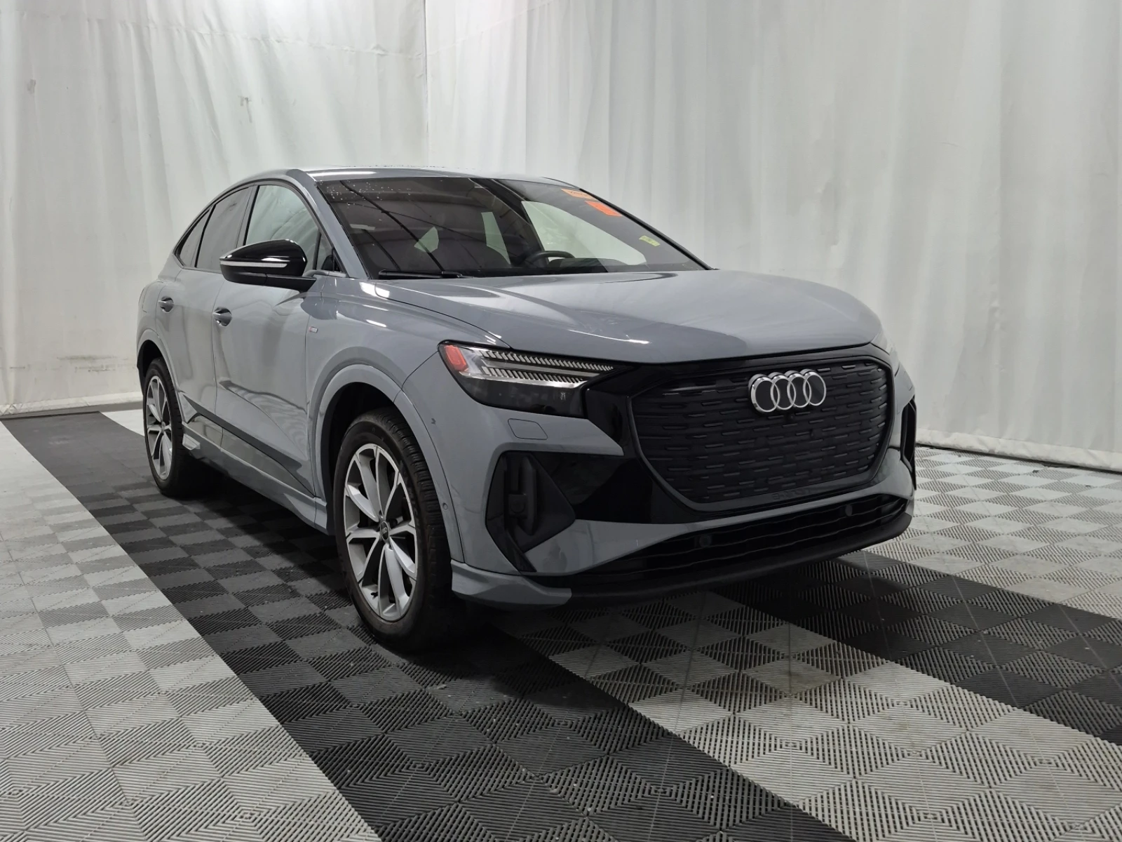 Audi Q4  e-tron Sportback 50 quattro, снимка 2 - Автомобили и джипове - 54454465