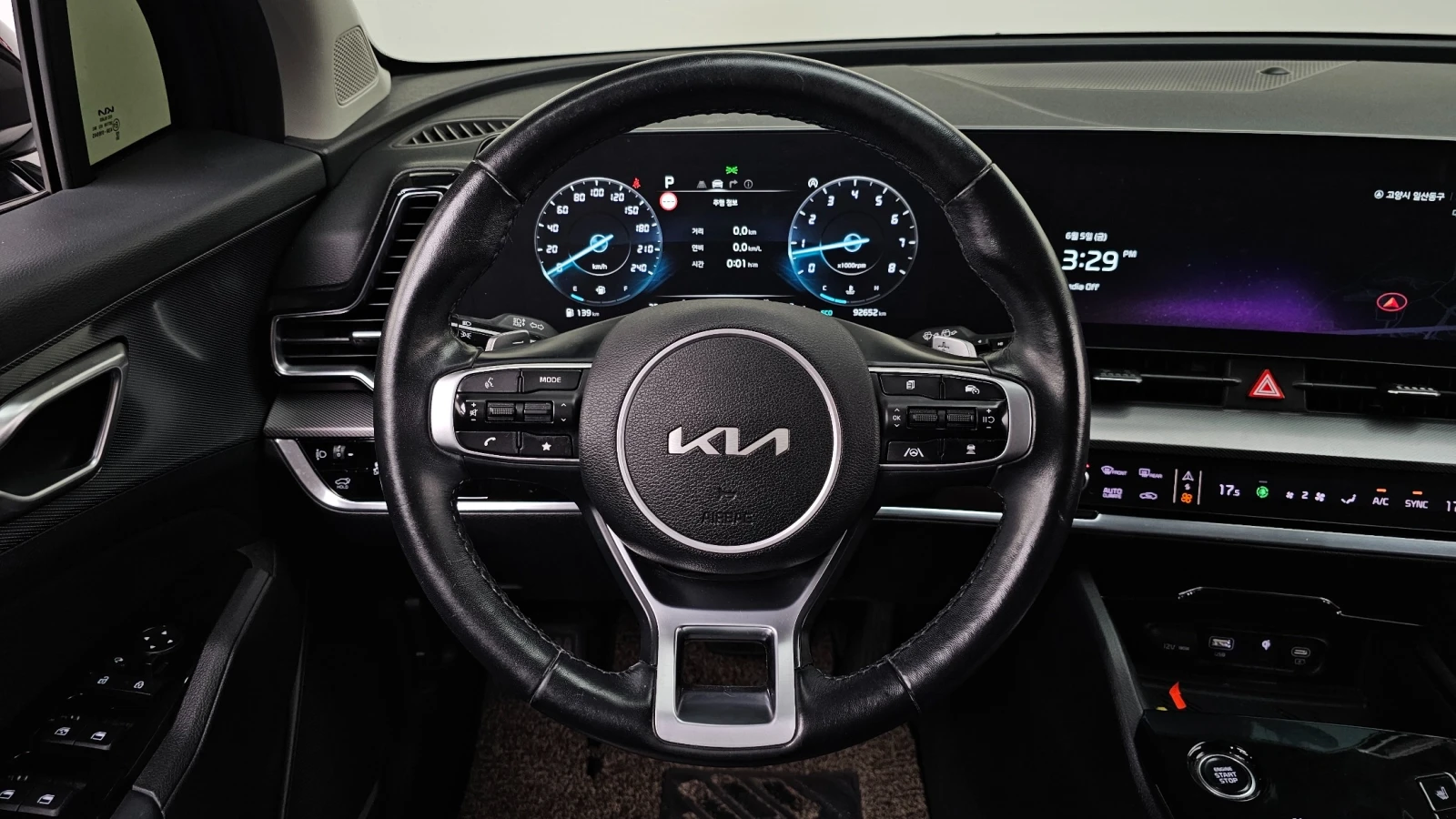 Kia Sportage 1.6 Turbo Gasoline 2WD Noblesse| NAVI| Адапт. круи, снимка 9 - Автомобили и джипове - 54807844