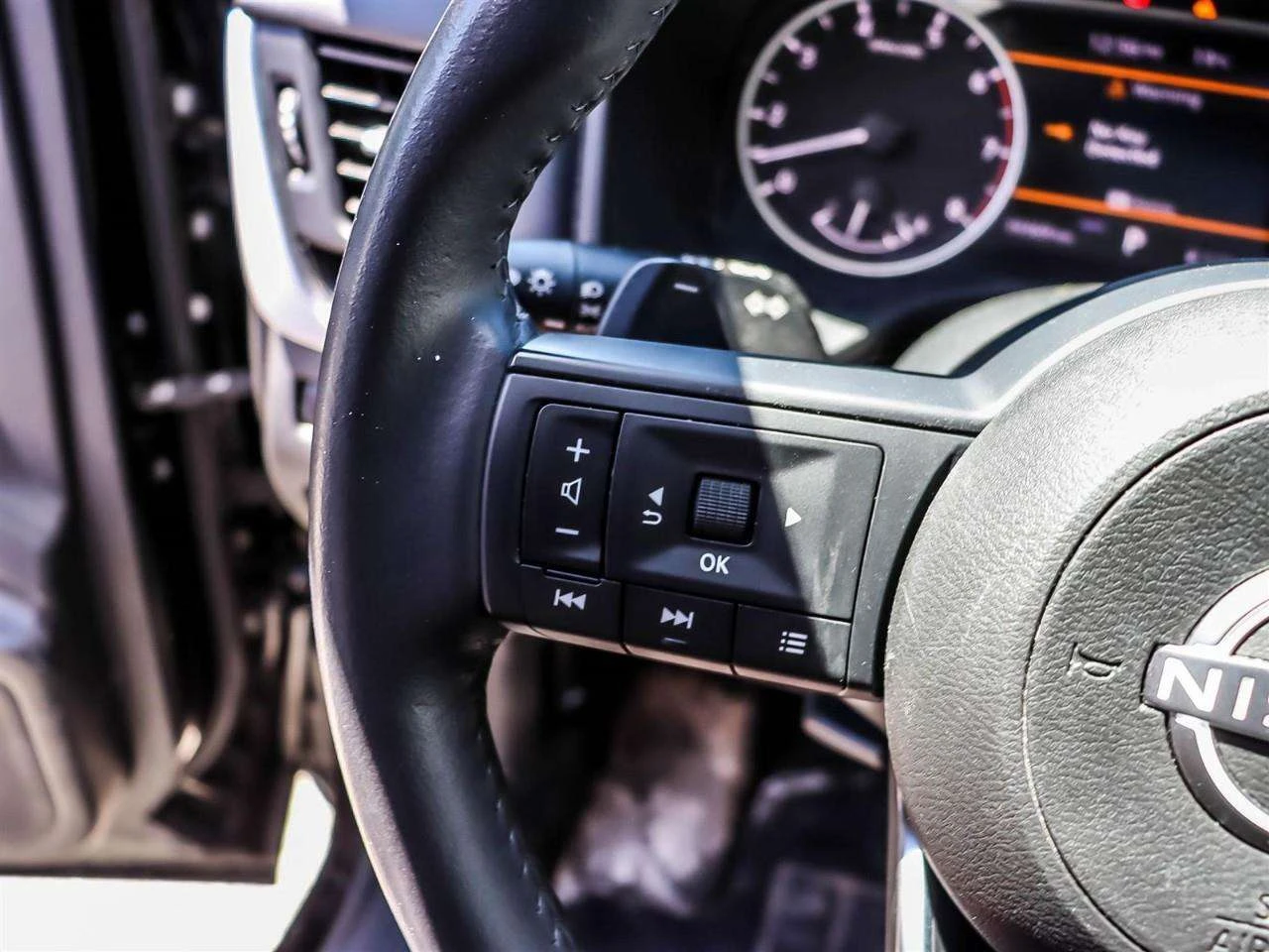 Nissan Rogue ПАНОРАМА, КОЖА, ЕЛ. СЕДАЛКИ, ЦЕНА ДО БГ, снимка 16 - Автомобили и джипове - 54870783