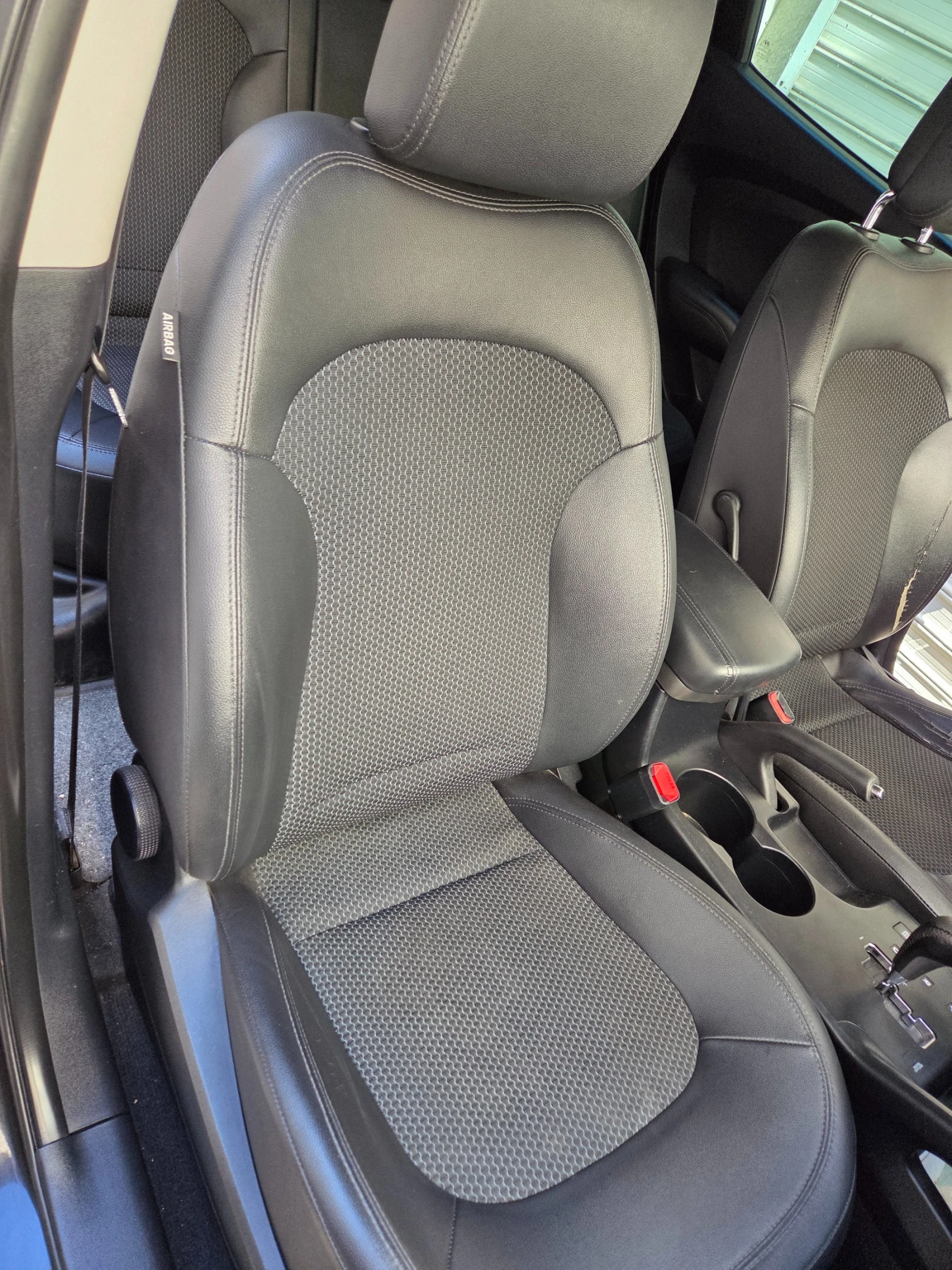 Hyundai IX35 Style, снимка 10 - Автомобили и джипове - 56365298