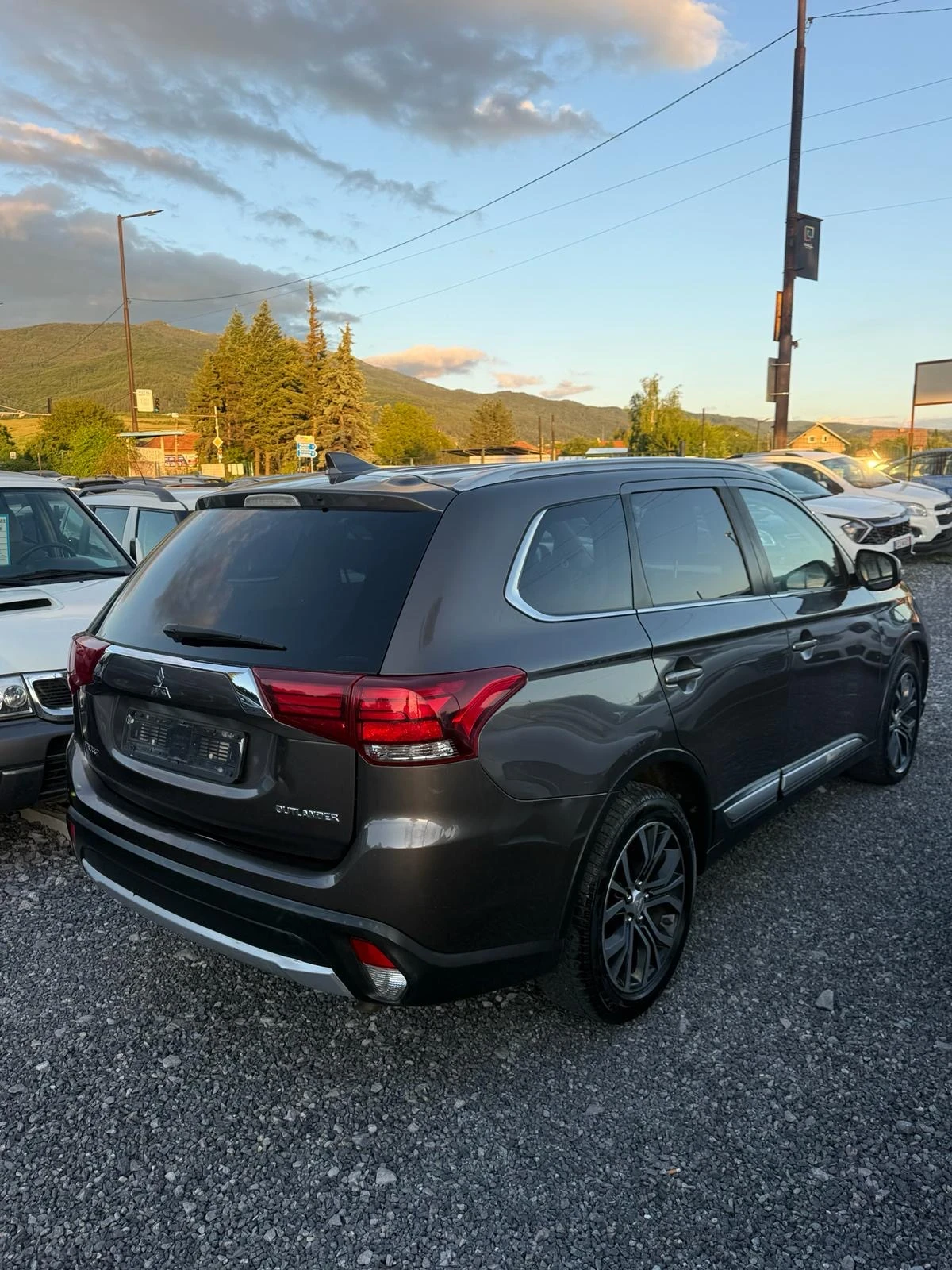 Mitsubishi Outlander, снимка 5 - Автомобили и джипове - 56647788