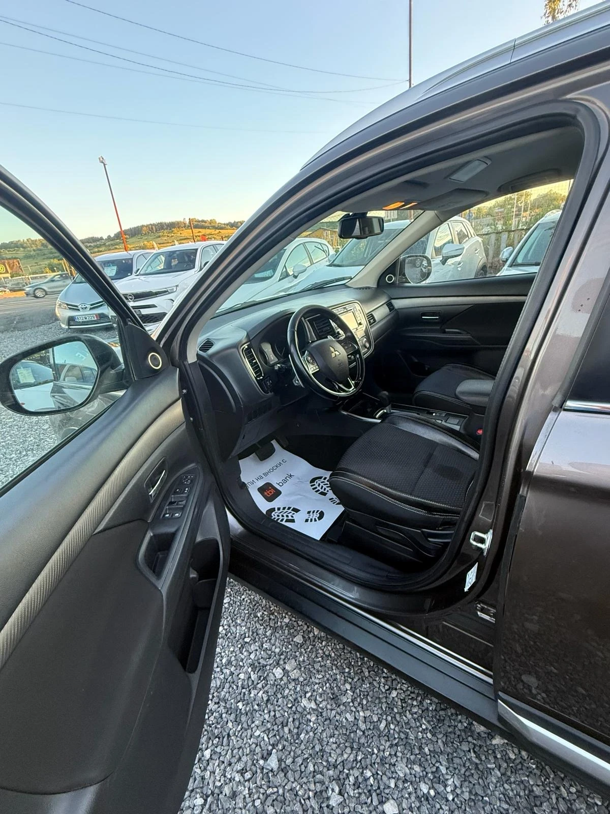 Mitsubishi Outlander, снимка 8 - Автомобили и джипове - 56647788