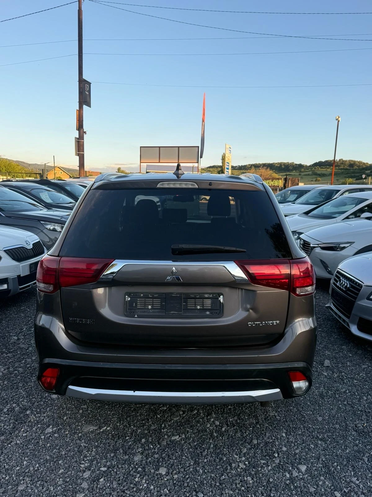 Mitsubishi Outlander, снимка 4 - Автомобили и джипове - 56647788