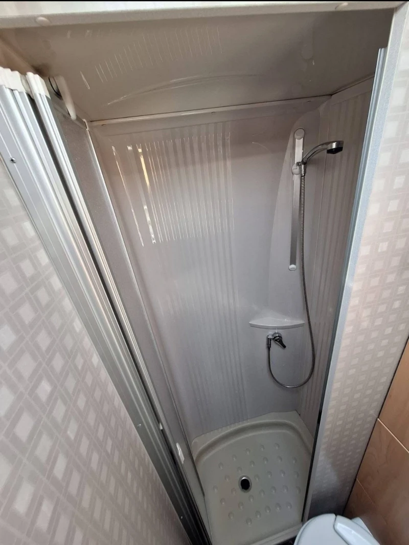 Кемпер Burstner Delfin , снимка 16 - Каравани и кемпери - 52588440