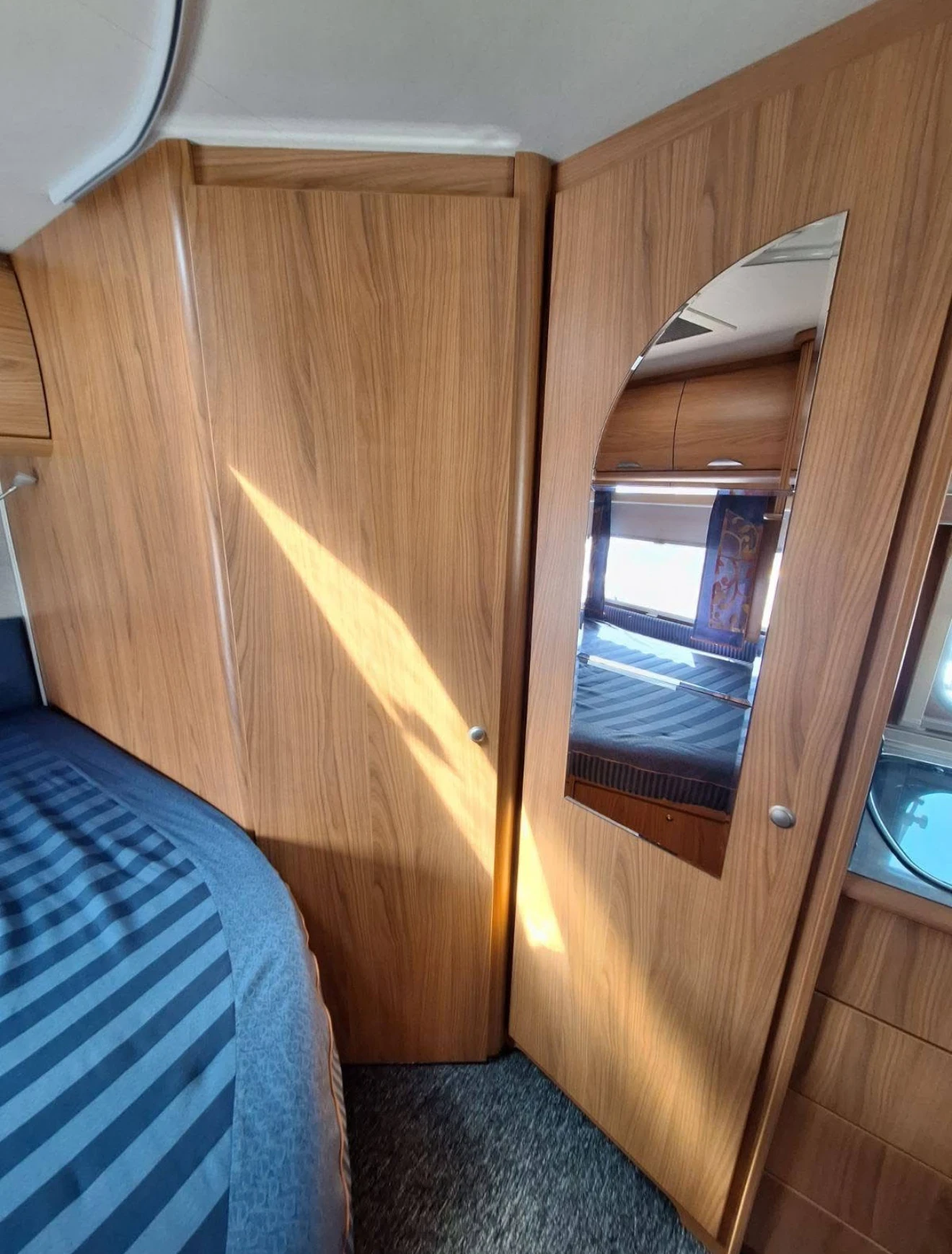  Burstner Delfin  | Mobile.bg   11