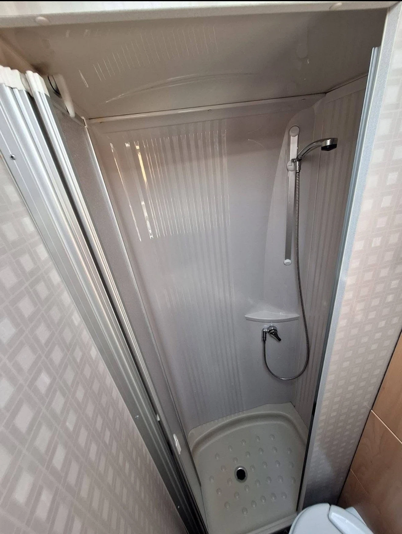  Burstner Delfin  | Mobile.bg   13