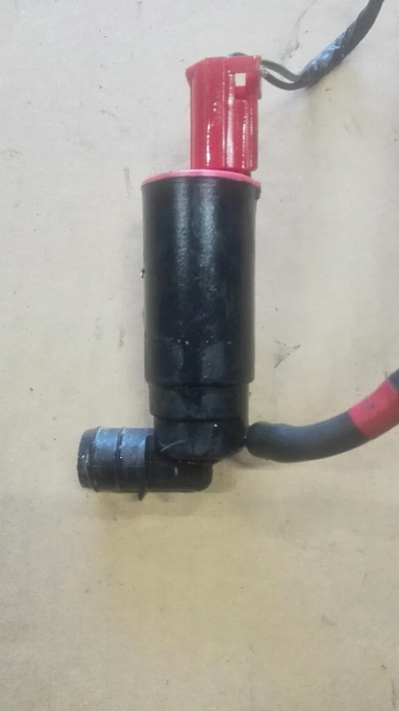 Помпа чистачки Ланд Ровър Фрилендър тд4 2.0д (6)