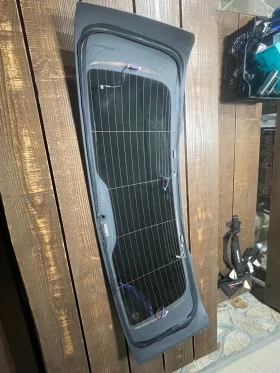 Стъкло багажник и десен стоп