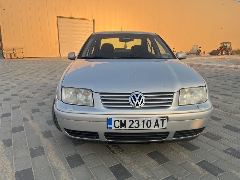 VW Bora 1.6 101 Газ, снимка 1 - Автомобили и джипове - 46380341