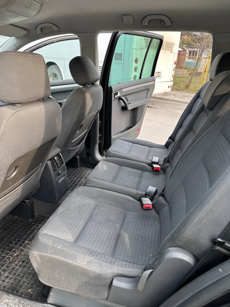 VW Touran 2.0 tdi, снимка 8 - Автомобили и джипове - 49294445