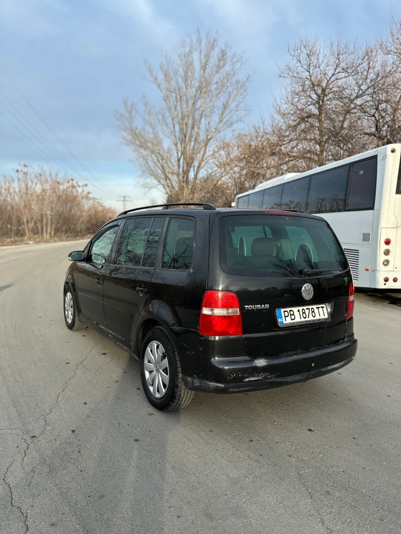 VW Touran 2.0 tdi, снимка 5 - Автомобили и джипове - 49294445