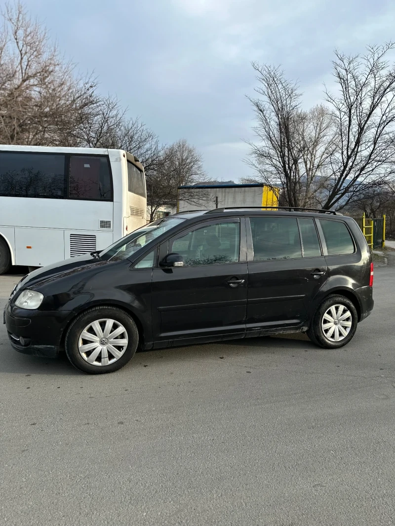 VW Touran 2.0 tdi, снимка 3 - Автомобили и джипове - 49294445