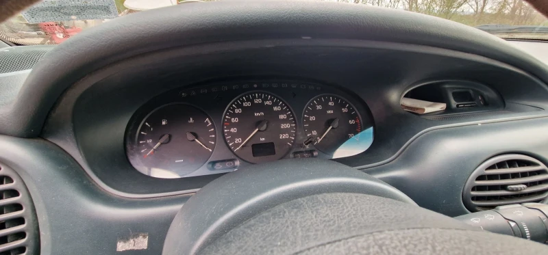 Renault Megane 1.6, снимка 6 - Автомобили и джипове - 49781629