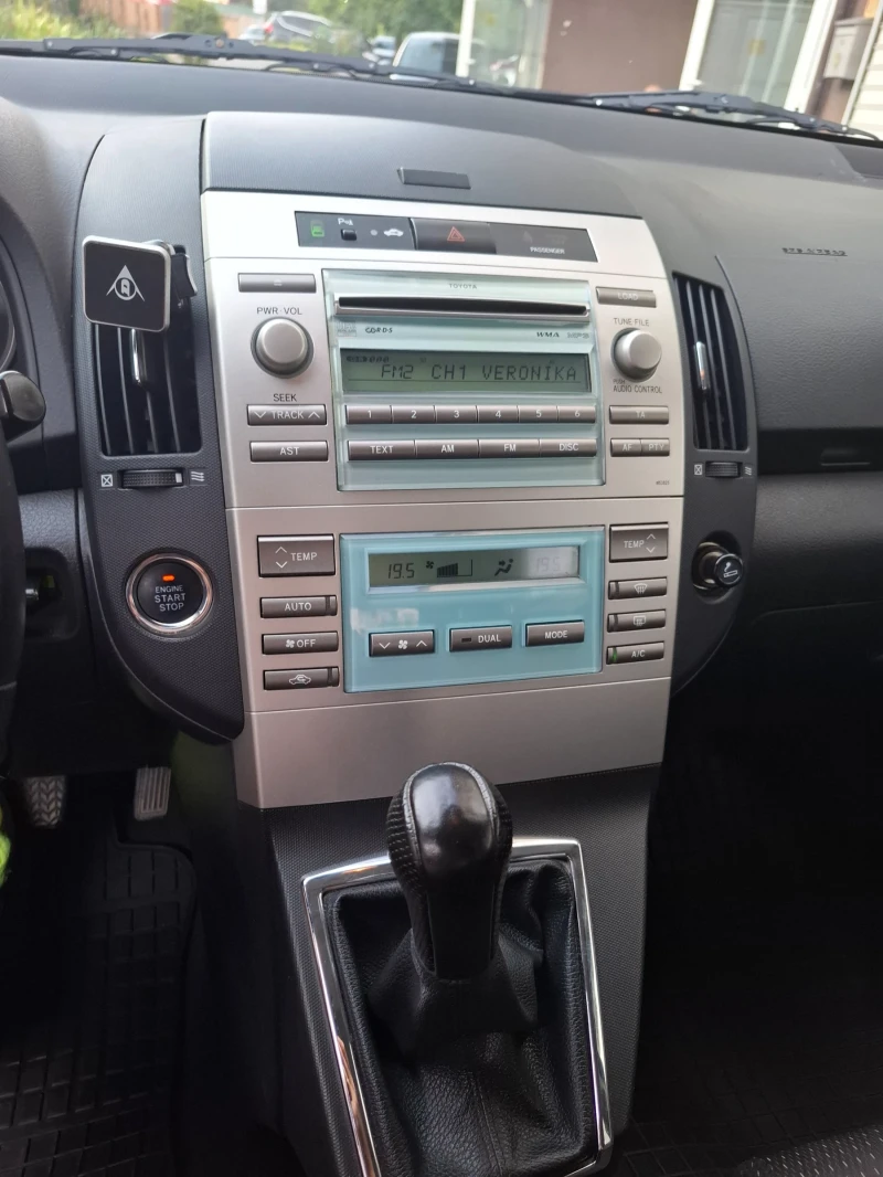 Toyota Corolla verso 1.8 VVTI, снимка 6 - Автомобили и джипове - 51911879