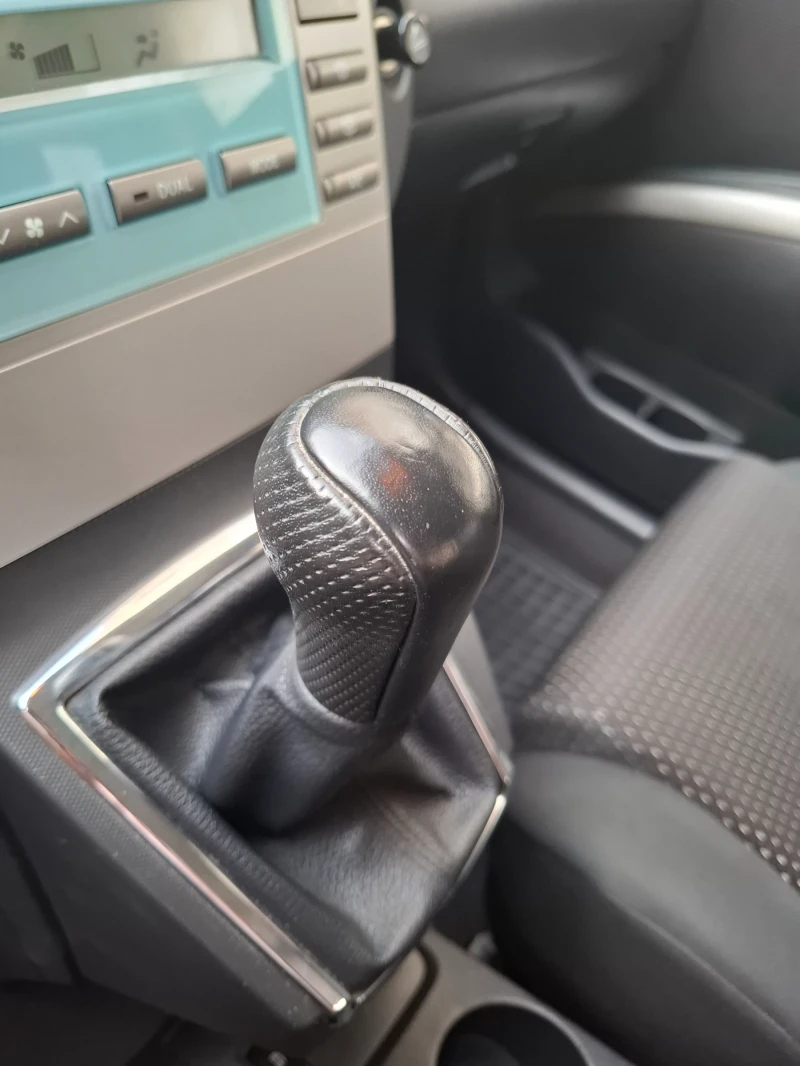 Toyota Corolla verso 1.8 VVTI, снимка 7 - Автомобили и джипове - 51911879