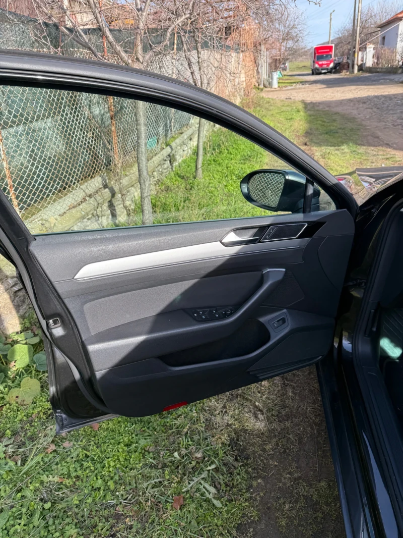 VW Passat 2.0 TDI, снимка 14 - Автомобили и джипове - 52972188