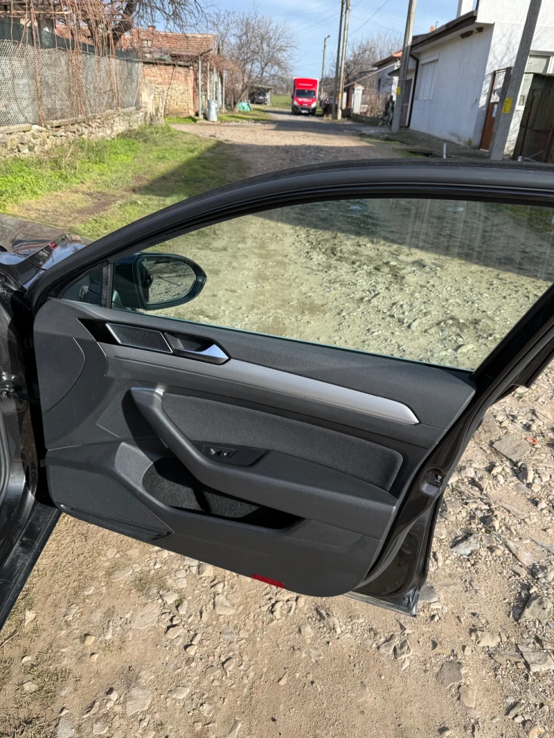 VW Passat 2.0 TDI, снимка 13 - Автомобили и джипове - 52972188