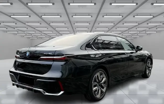 BMW i7 M60 xDrive = Shadow Line = Гаранция, снимка 3 - Автомобили и джипове - 53914721