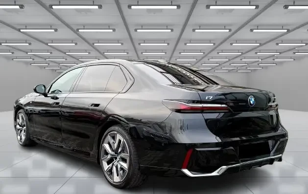 BMW i7 M60 xDrive = Shadow Line = Гаранция, снимка 2 - Автомобили и джипове - 53914721